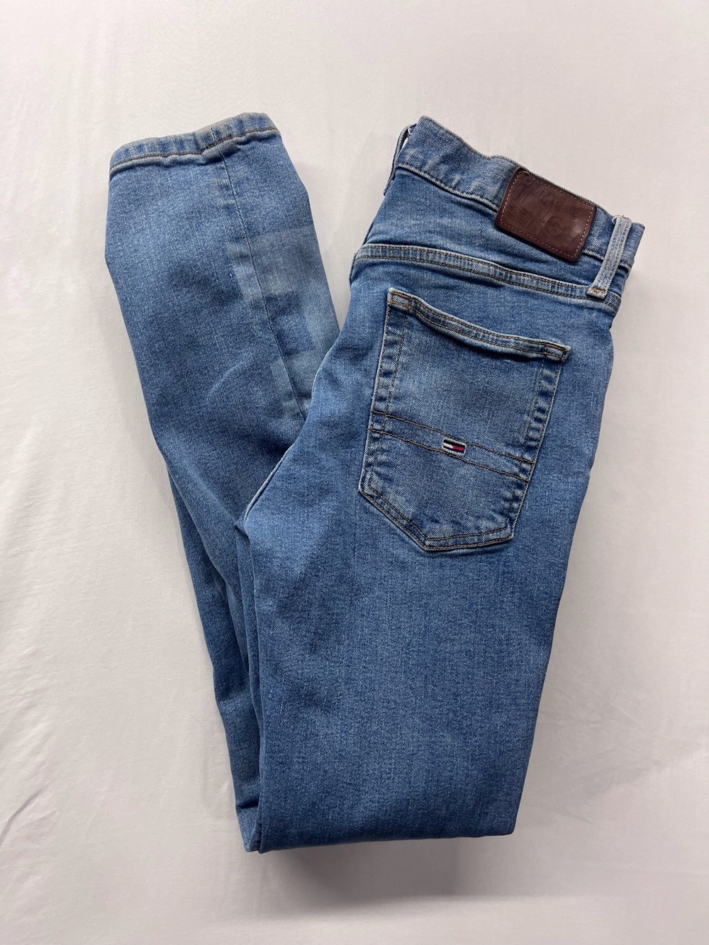 Tommy Hilfiger Men’s 32x32 Logo Jeans Light Blue Oversized Lettering